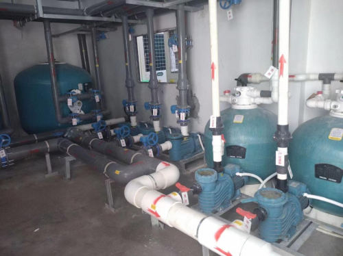 蘑菇视频在线官网設備機房裏的循環水泵